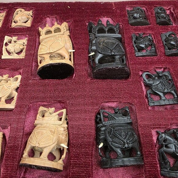 Chess Set Sandalwood Ebony Carved Wood Handmade Indian Mythology Sculpture VTG‎ - Picture 2 of 16